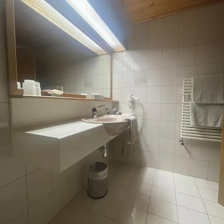 Edi Hotel 3*